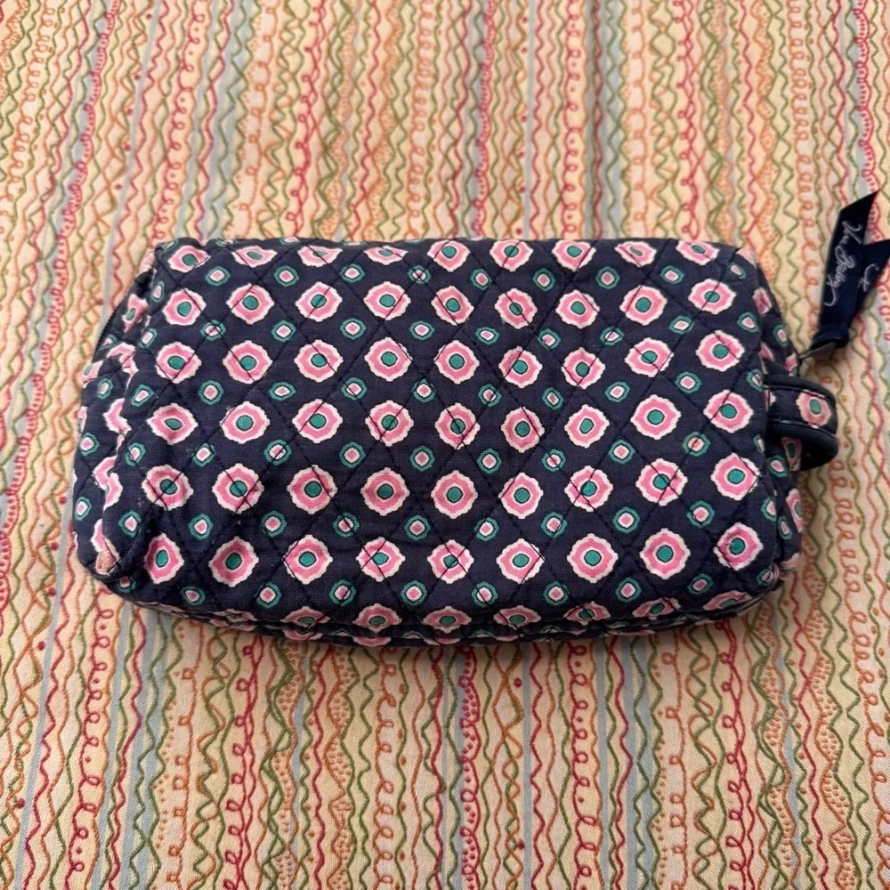 Vera Bradley Navy Petal Dots Pattern Quilted Bag in Navy and Pink